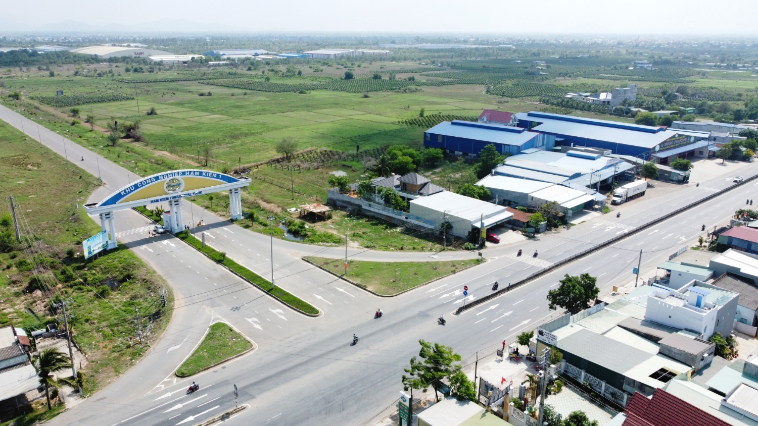 Những Vị Trí Nhà Không Nên Mua: Nhà Gần Các Khu Công Nghiệp Và Nhà Máy